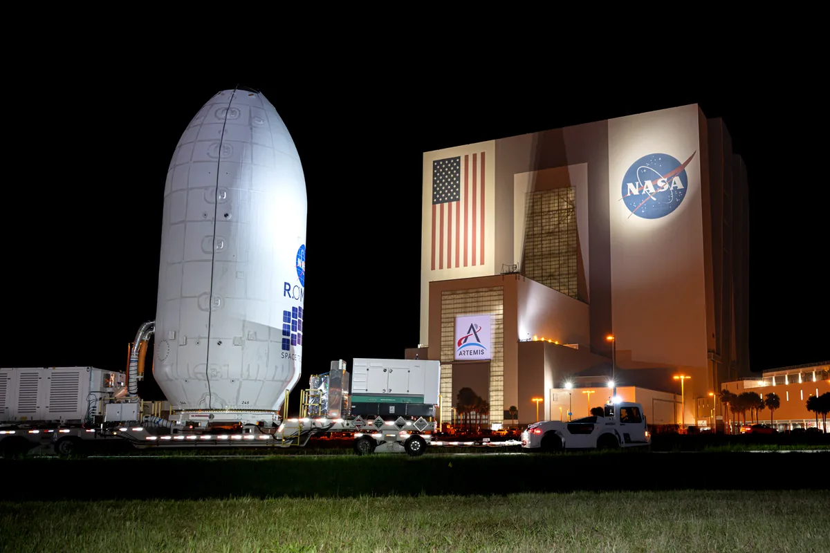 南希·格雷丝·罗曼空间望远镜运抵 SpaceX 机库