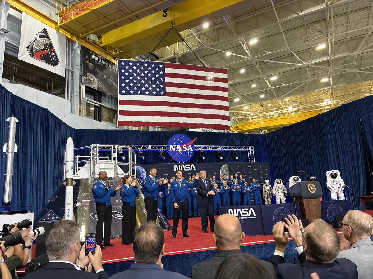 总统授予美国国家航天局（NASA）Artemis II 机组人员最高航天奖项